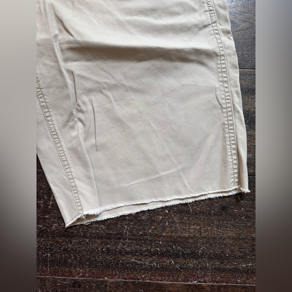 Gap Raw Edge Khaki Shorts - Picture 6 of 6